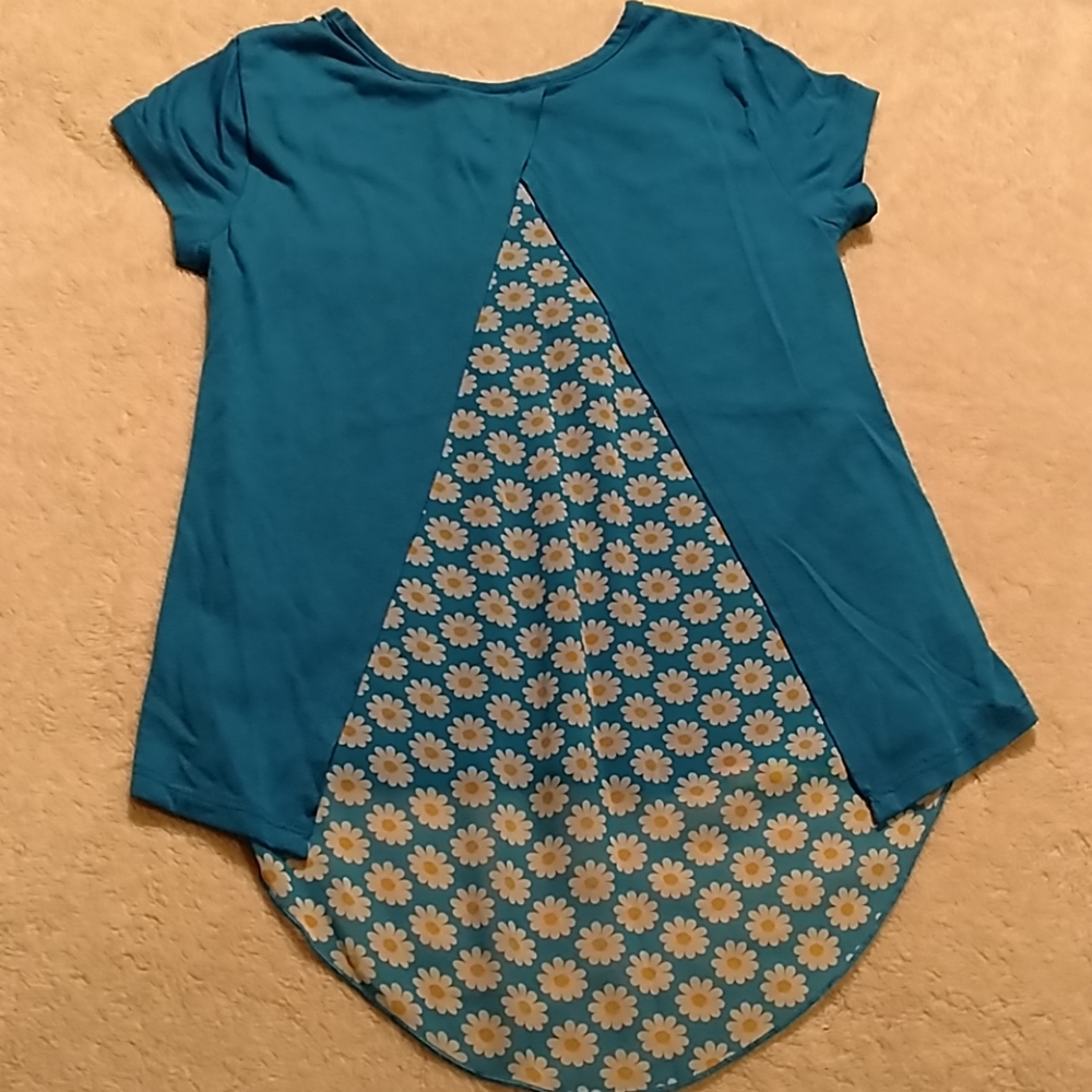 Girls medium t-shirt, sheer daisy fabric back. - Picture 2 of 3